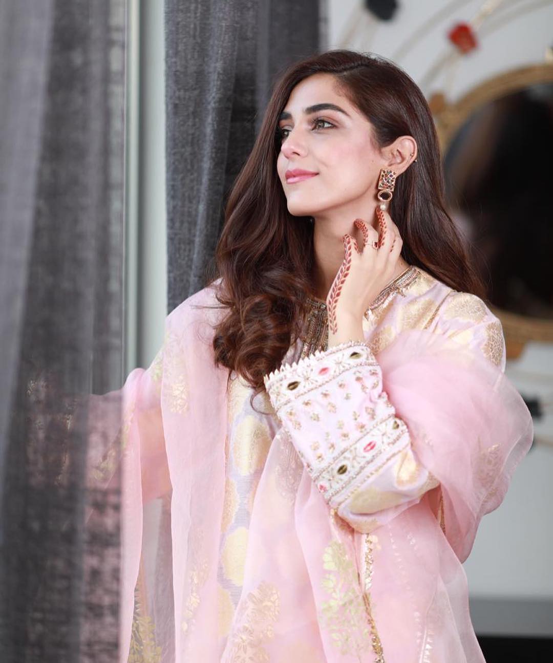 Maya Ali Celebrated Eid Days in Northern Areas of Pakistan ...