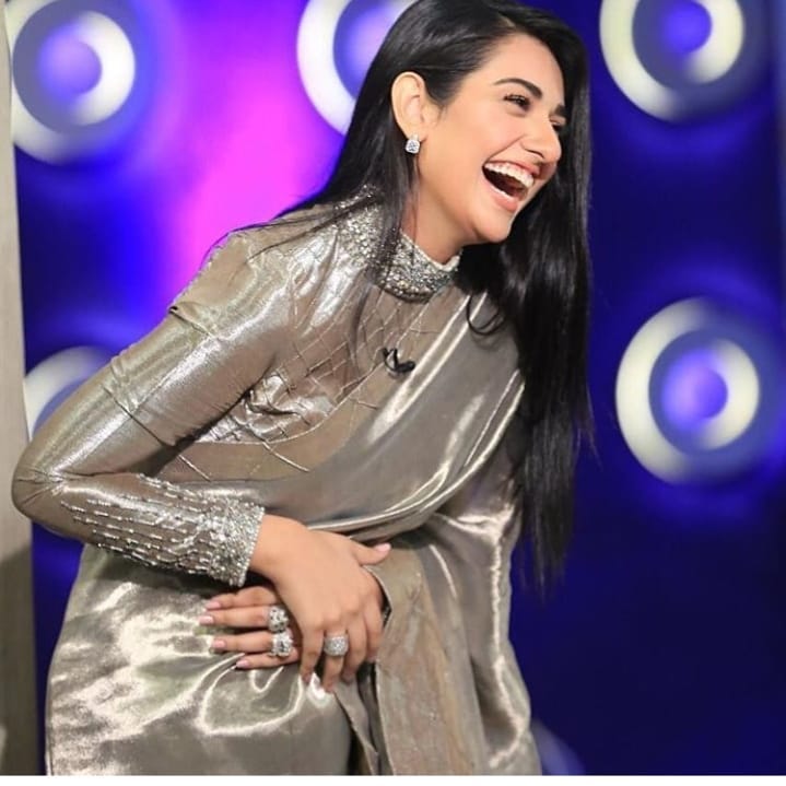 sarah khan silver saree