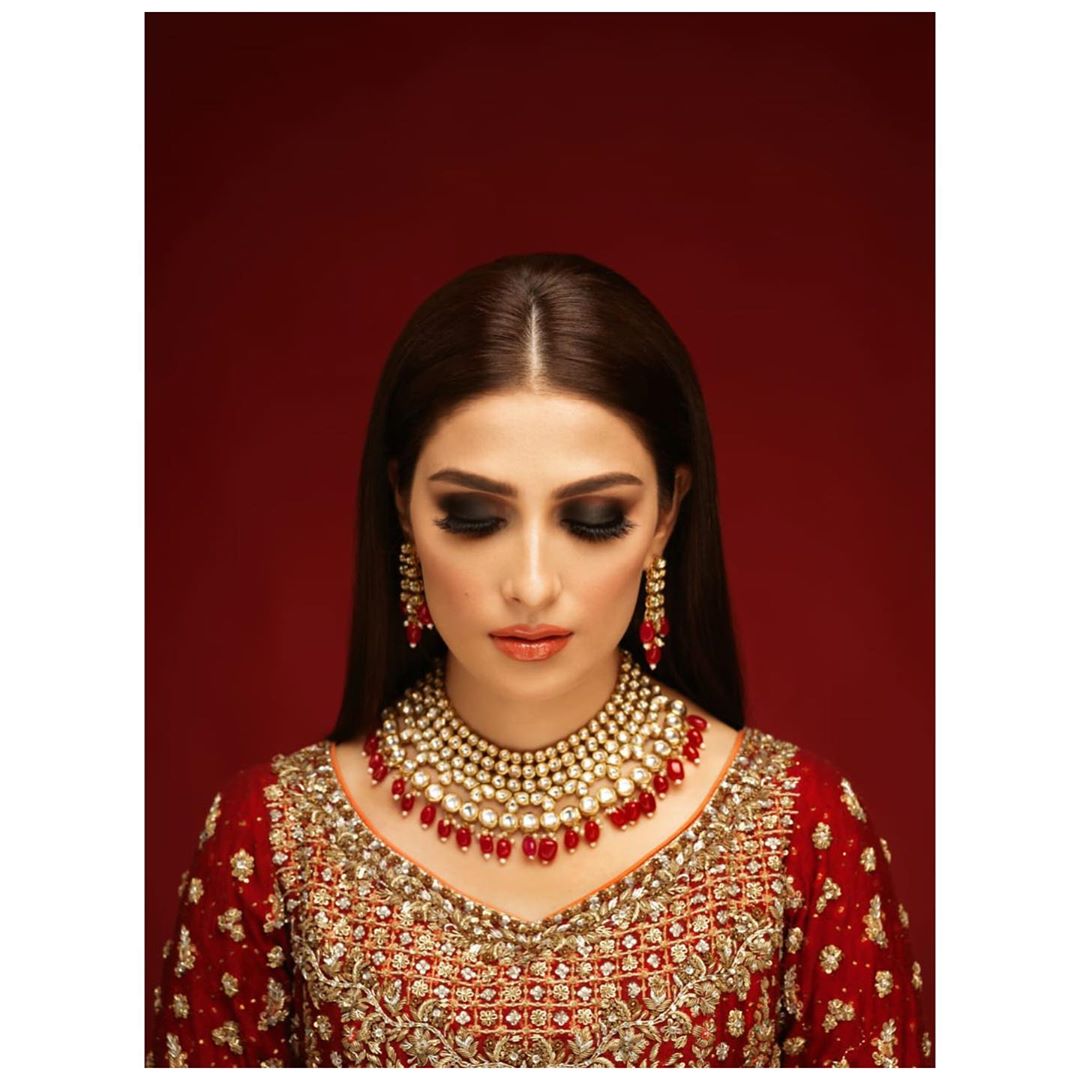 Ayeza Khan is looking Gorgeous in Latest Shoot | Dailyinfotainment