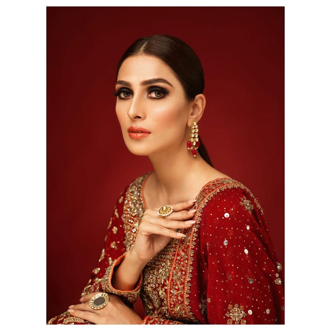 Ayeza Khan is looking Gorgeous in Latest Shoot | Dailyinfotainment