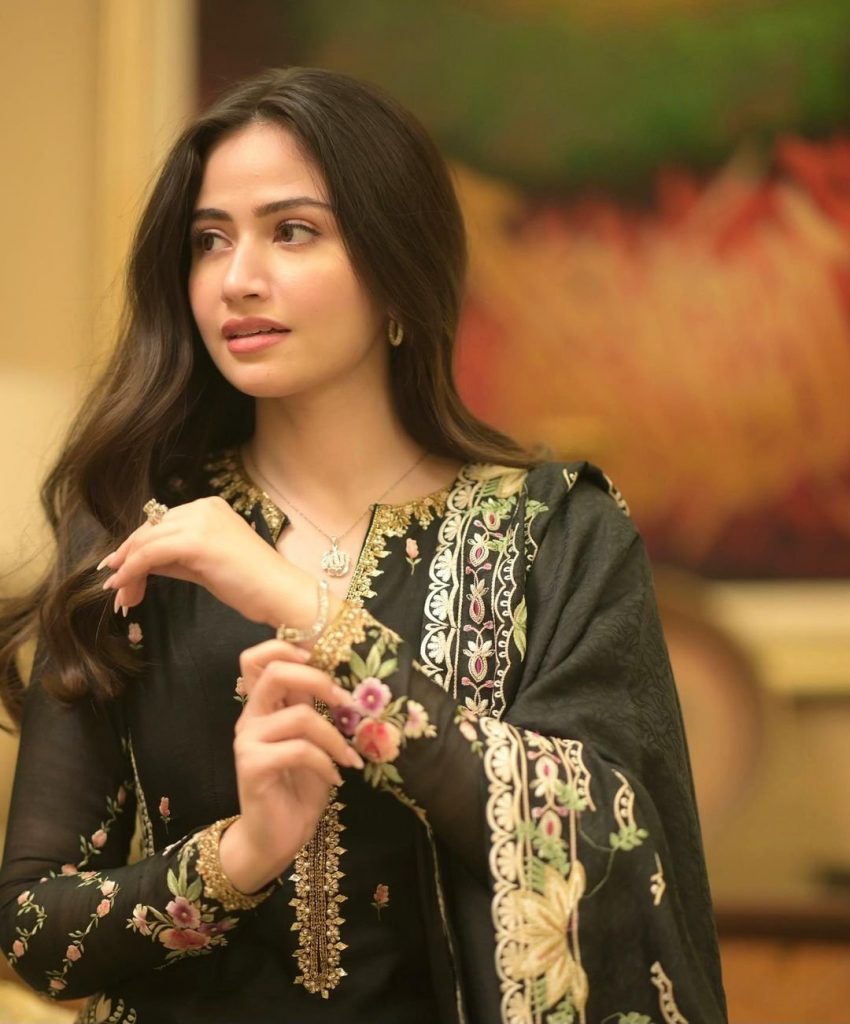 sana javed black dress